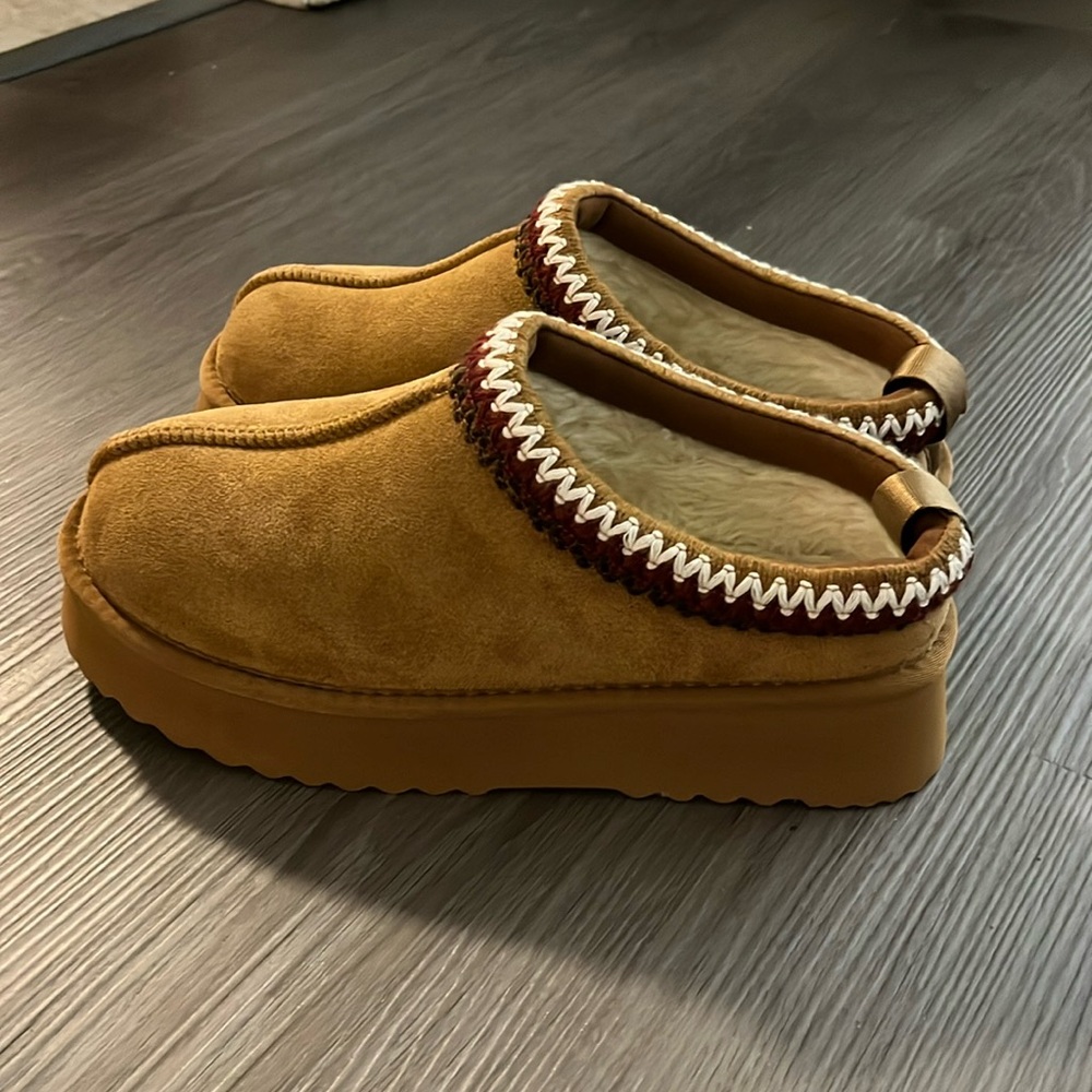 Altar’d  State Women’s slippers size 7.